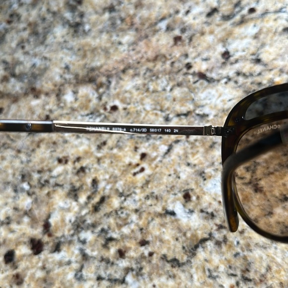 Beautiful Authentic Chanel CC Logo Sunglasses - Picture 3 of 16